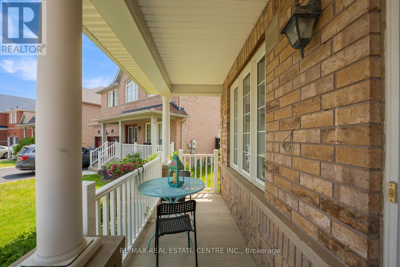 26 Ferncastle Crescent, Brampton (Fletcher's Meadow), Ontario  L7A 3P2 - Photo 4 - W12208554