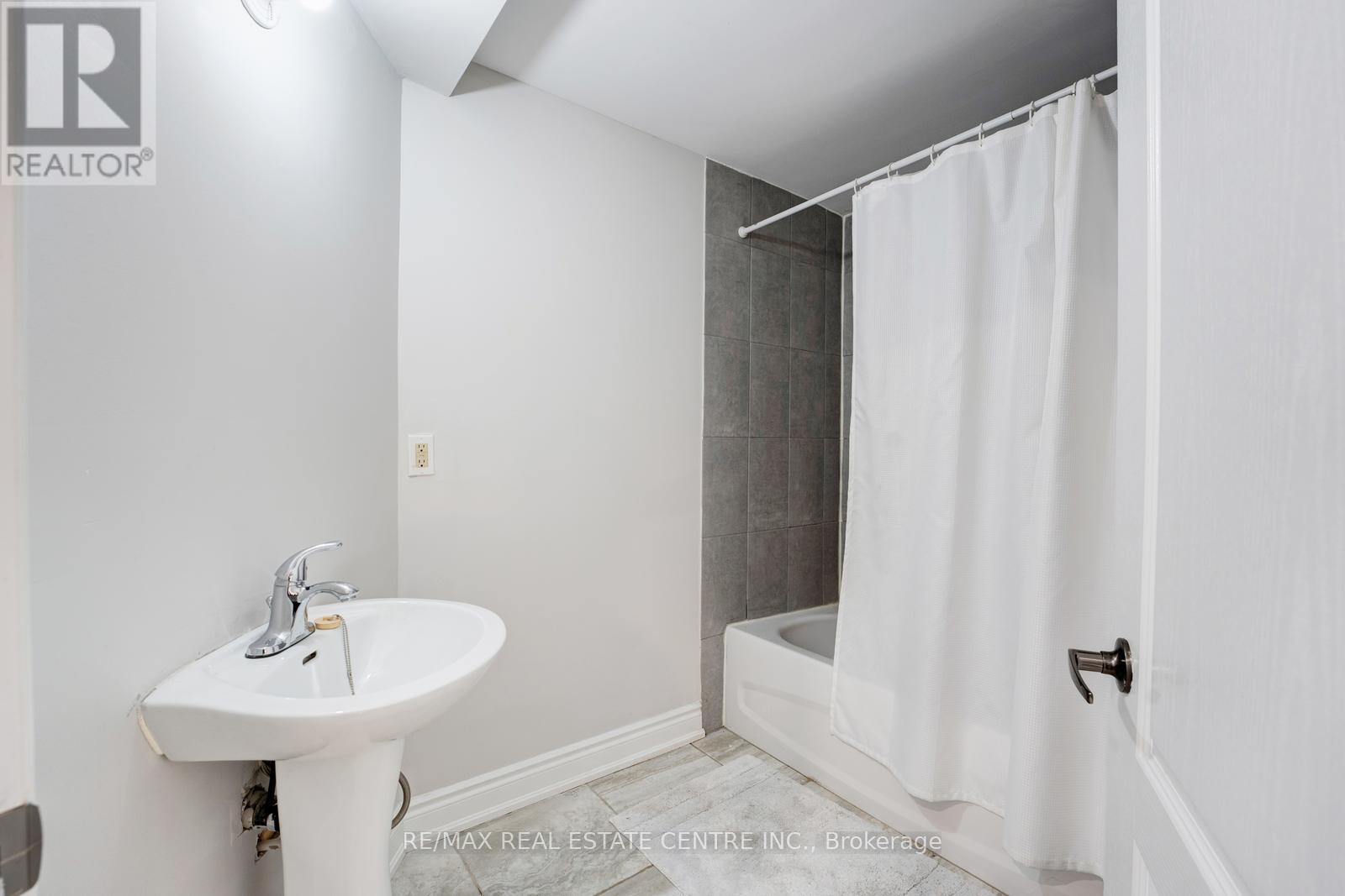 26 Ferncastle Crescent, Brampton (Fletcher's Meadow), Ontario  L7A 3P2 - Photo 42 - W12208554