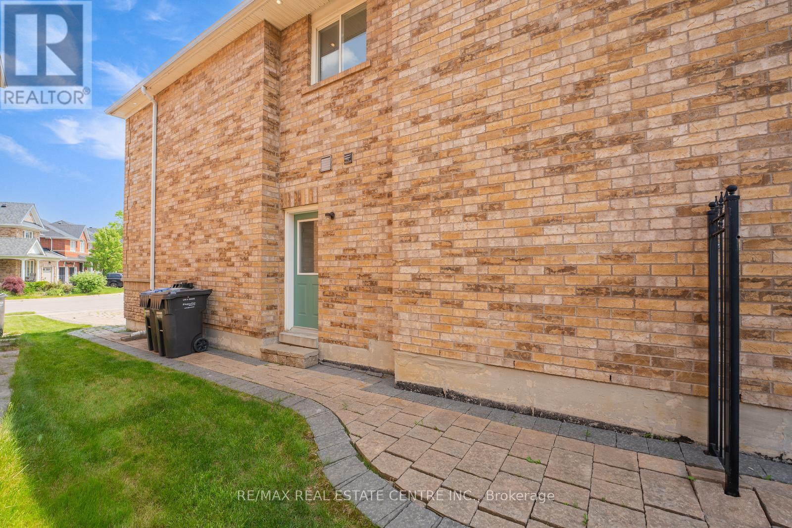 26 Ferncastle Crescent, Brampton (Fletcher's Meadow), Ontario  L7A 3P2 - Photo 43 - W12208554