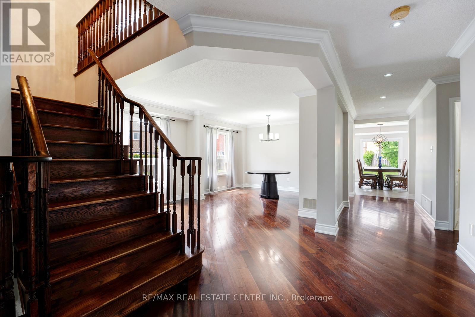 26 Ferncastle Crescent, Brampton (Fletcher's Meadow), Ontario  L7A 3P2 - Photo 6 - W12208554