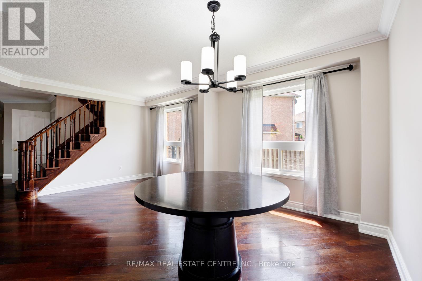 26 Ferncastle Crescent, Brampton (Fletcher's Meadow), Ontario  L7A 3P2 - Photo 8 - W12208554
