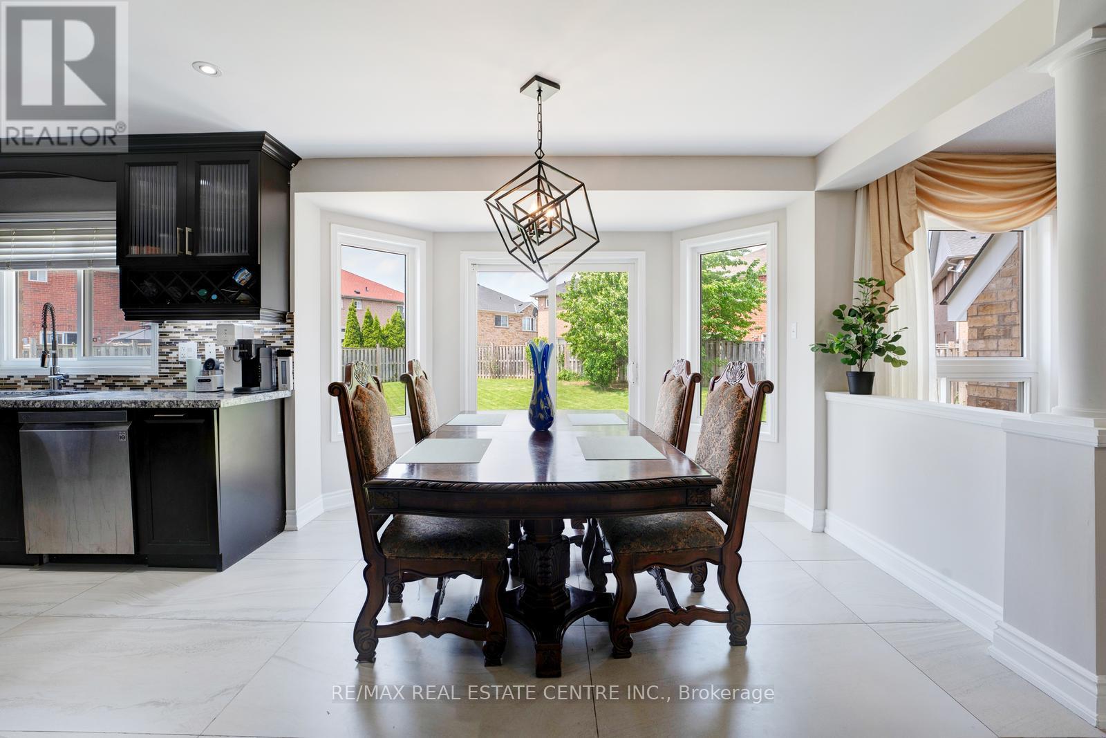 26 Ferncastle Crescent, Brampton (Fletcher's Meadow), Ontario  L7A 3P2 - Photo 9 - W12208554