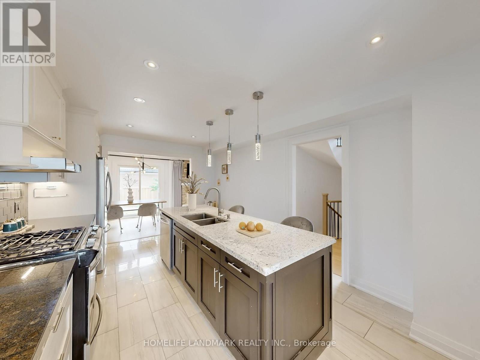 168 Kingsbridge Garden Circle, Mississauga (Hurontario), Ontario  L5R 1T5 - Photo 10 - W12208558