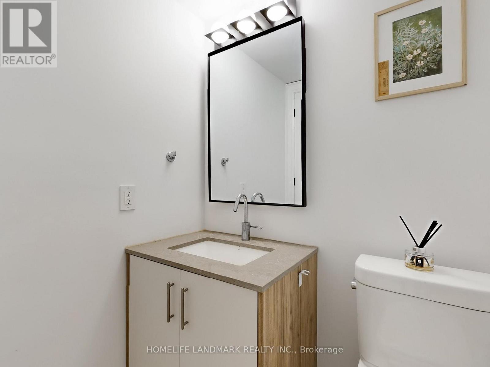 168 Kingsbridge Garden Circle, Mississauga (Hurontario), Ontario  L5R 1T5 - Photo 11 - W12208558