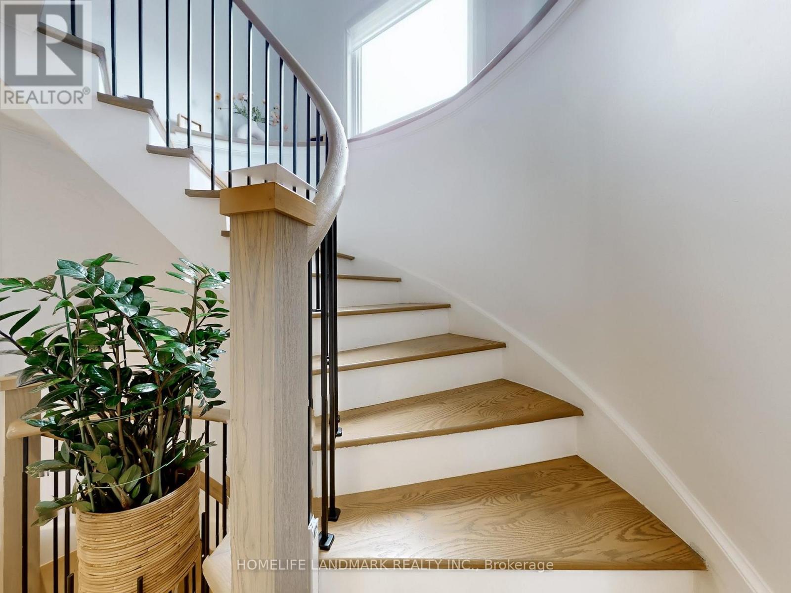 168 Kingsbridge Garden Circle, Mississauga (Hurontario), Ontario  L5R 1T5 - Photo 13 - W12208558