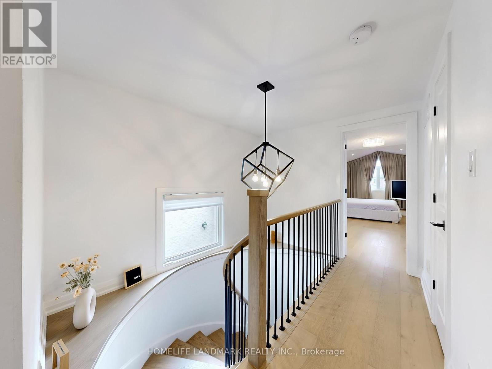168 Kingsbridge Garden Circle, Mississauga (Hurontario), Ontario  L5R 1T5 - Photo 14 - W12208558