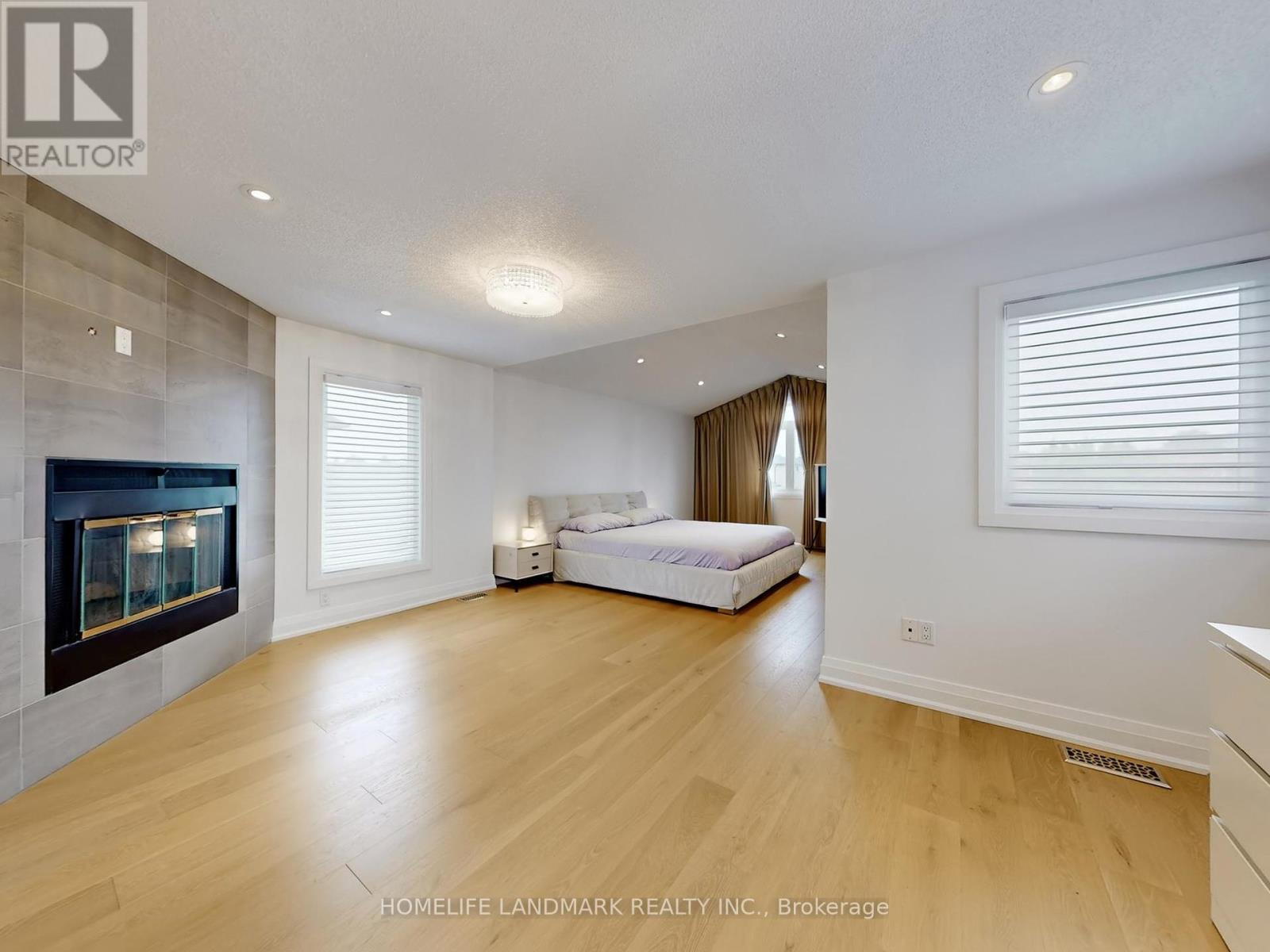 168 Kingsbridge Garden Circle, Mississauga (Hurontario), Ontario  L5R 1T5 - Photo 15 - W12208558