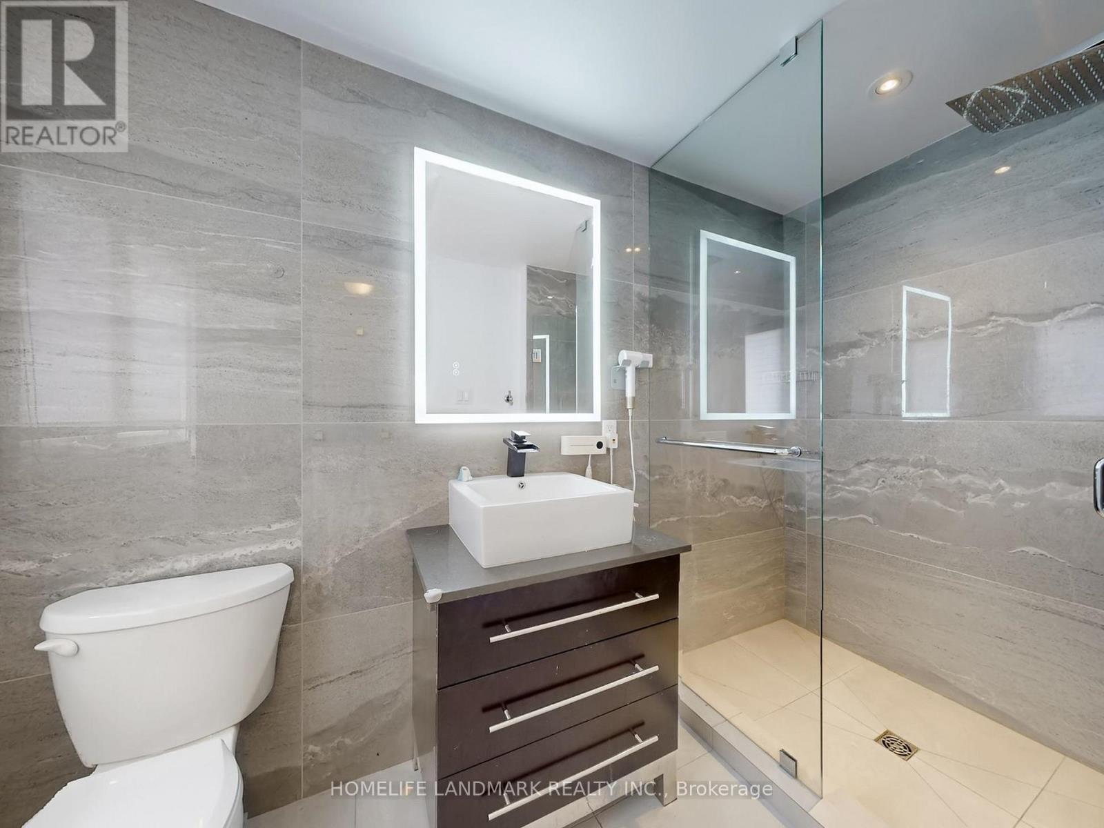 168 Kingsbridge Garden Circle, Mississauga (Hurontario), Ontario  L5R 1T5 - Photo 19 - W12208558