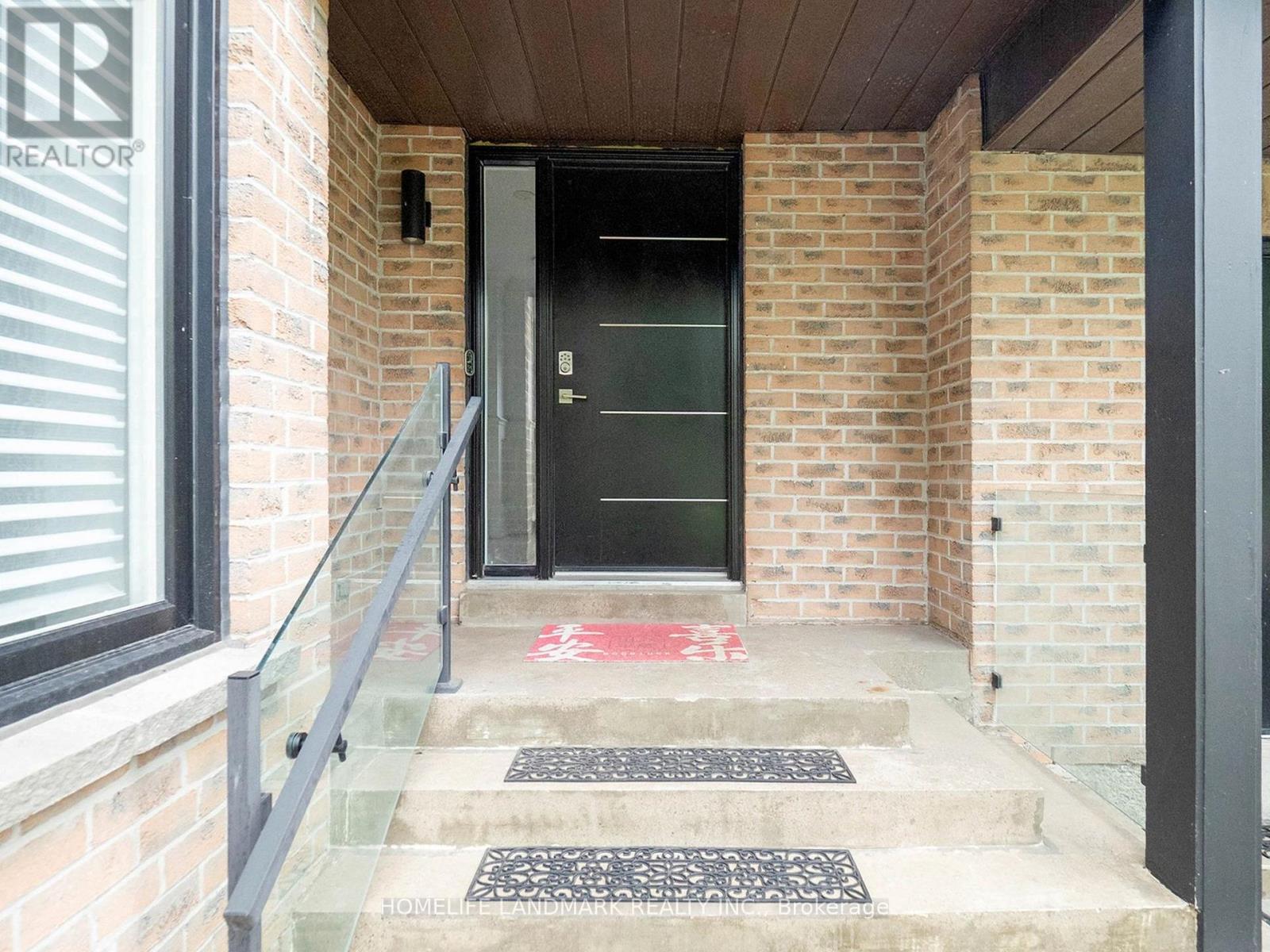 168 Kingsbridge Garden Circle, Mississauga (Hurontario), Ontario  L5R 1T5 - Photo 2 - W12208558