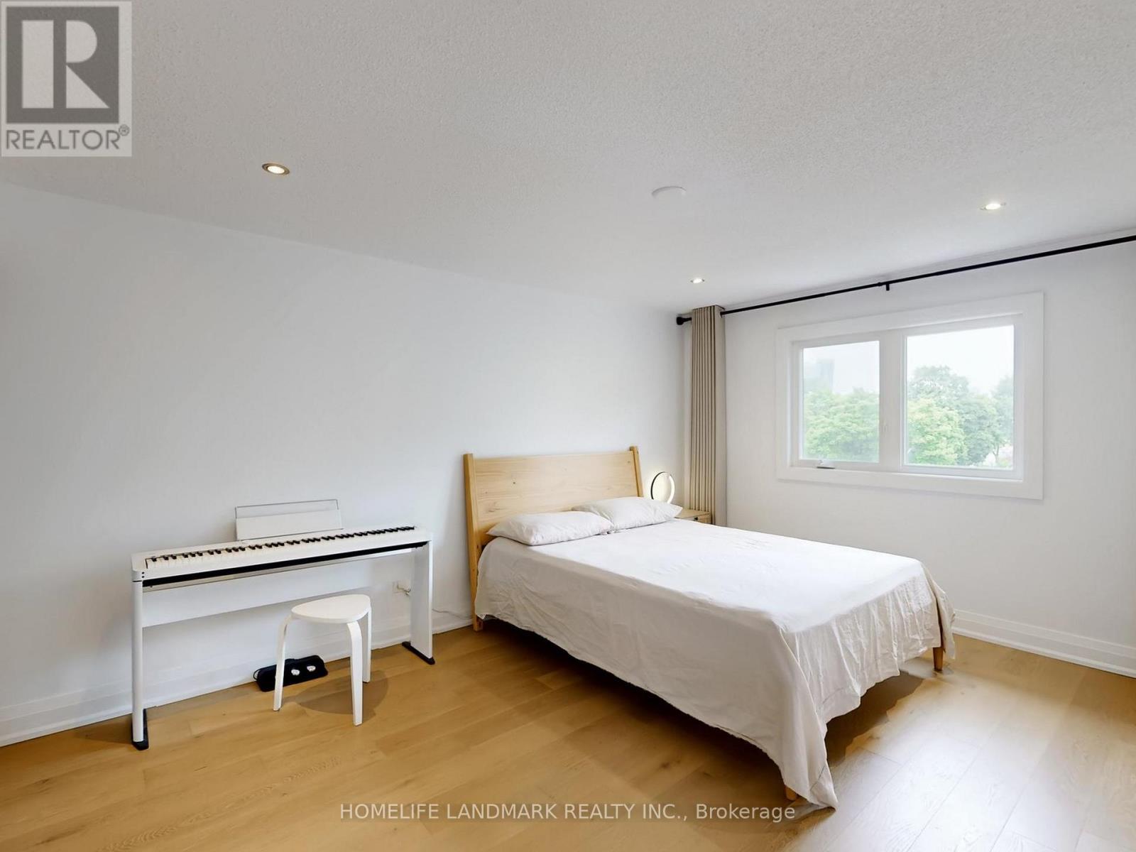 168 Kingsbridge Garden Circle, Mississauga (Hurontario), Ontario  L5R 1T5 - Photo 20 - W12208558