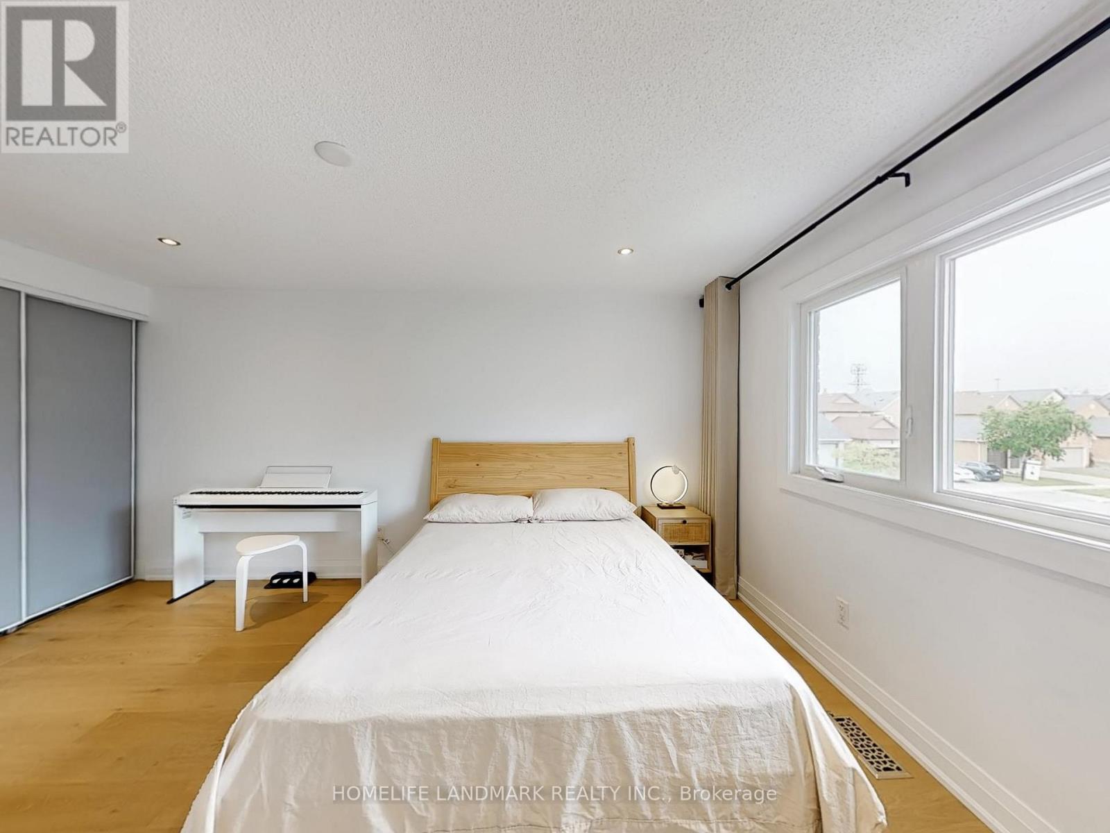 168 Kingsbridge Garden Circle, Mississauga (Hurontario), Ontario  L5R 1T5 - Photo 21 - W12208558