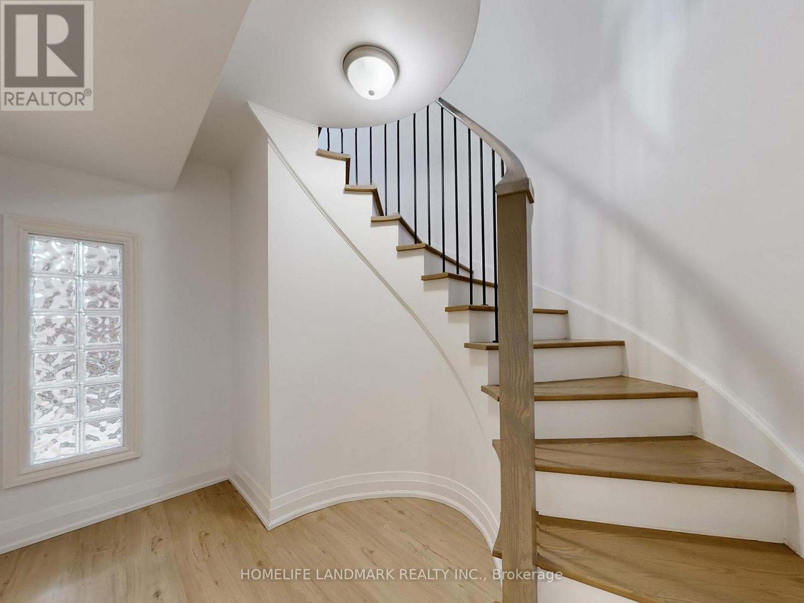 168 Kingsbridge Garden Circle, Mississauga (Hurontario), Ontario  L5R 1T5 - Photo 29 - W12208558