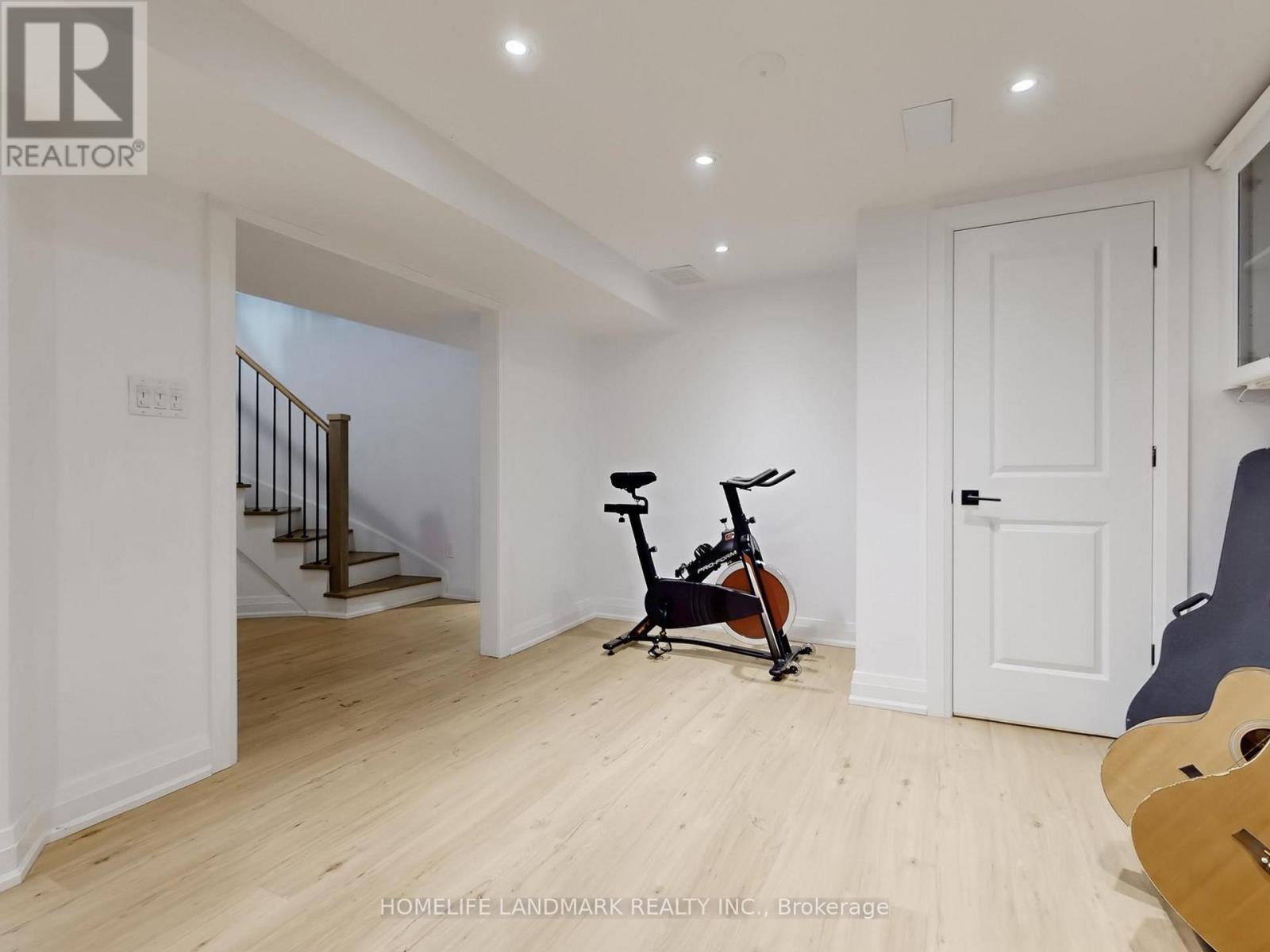 168 Kingsbridge Garden Circle, Mississauga (Hurontario), Ontario  L5R 1T5 - Photo 34 - W12208558