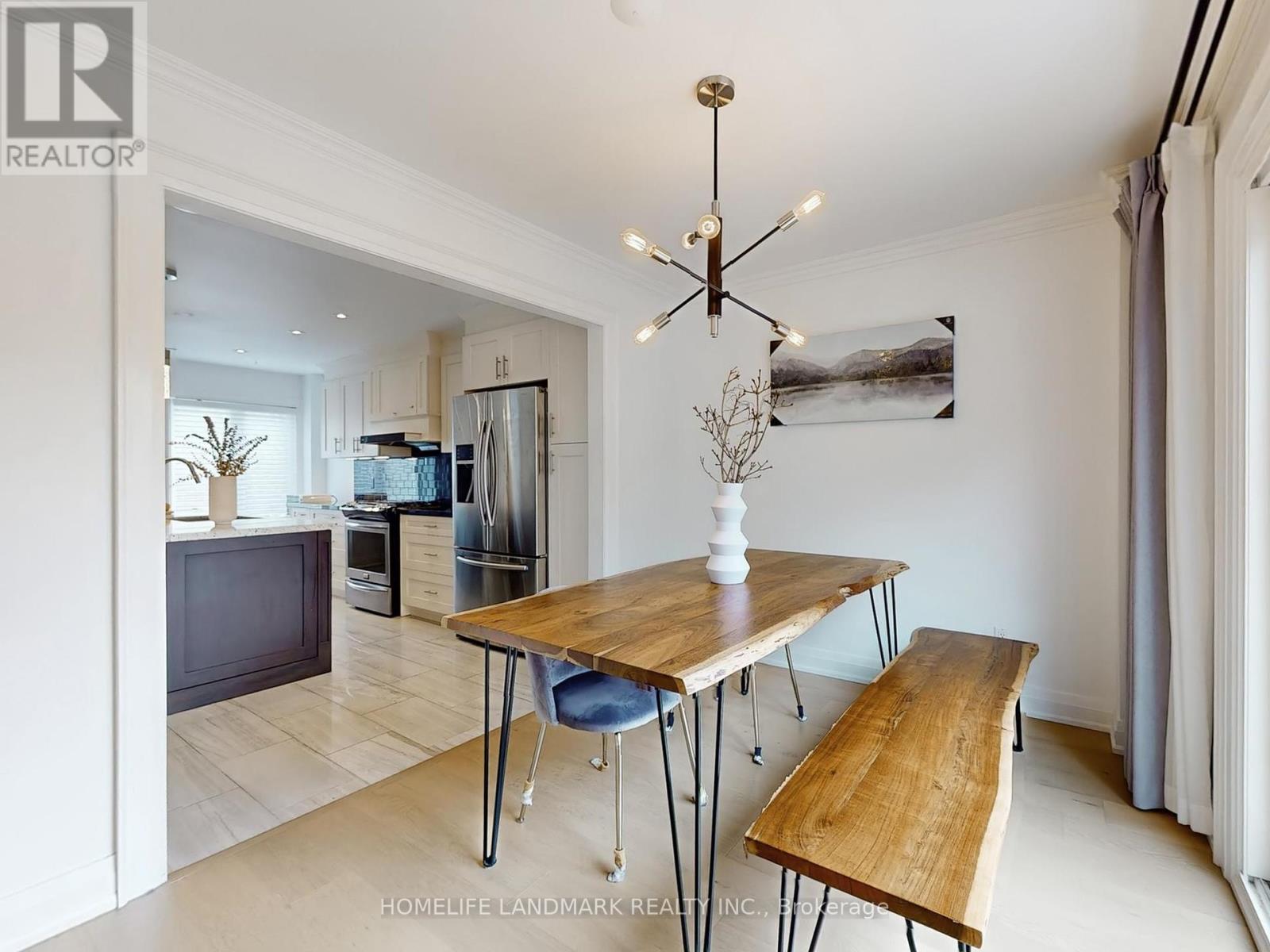 168 Kingsbridge Garden Circle, Mississauga (Hurontario), Ontario  L5R 1T5 - Photo 6 - W12208558