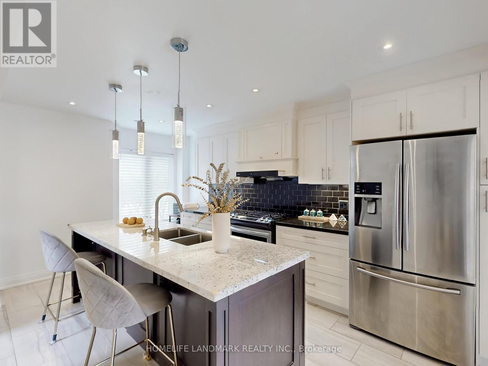 168 Kingsbridge Garden Circle, Mississauga (Hurontario), Ontario  L5R 1T5 - Photo 8 - W12208558