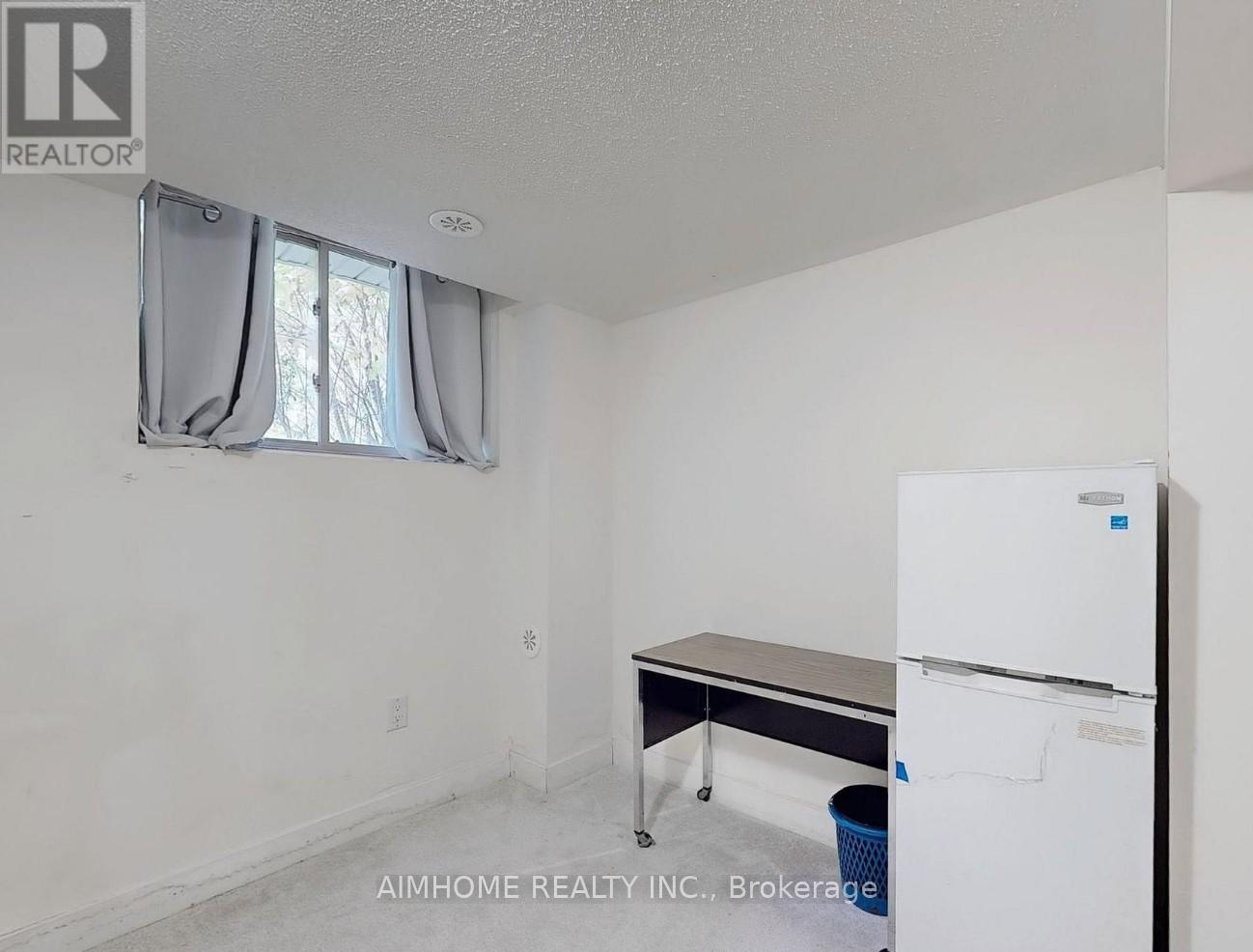 31 Frederick Tisdale Drive, Toronto (Downsview-Roding-Cfb), Ontario  M3K 0C4 - Photo 12 - W12208567
