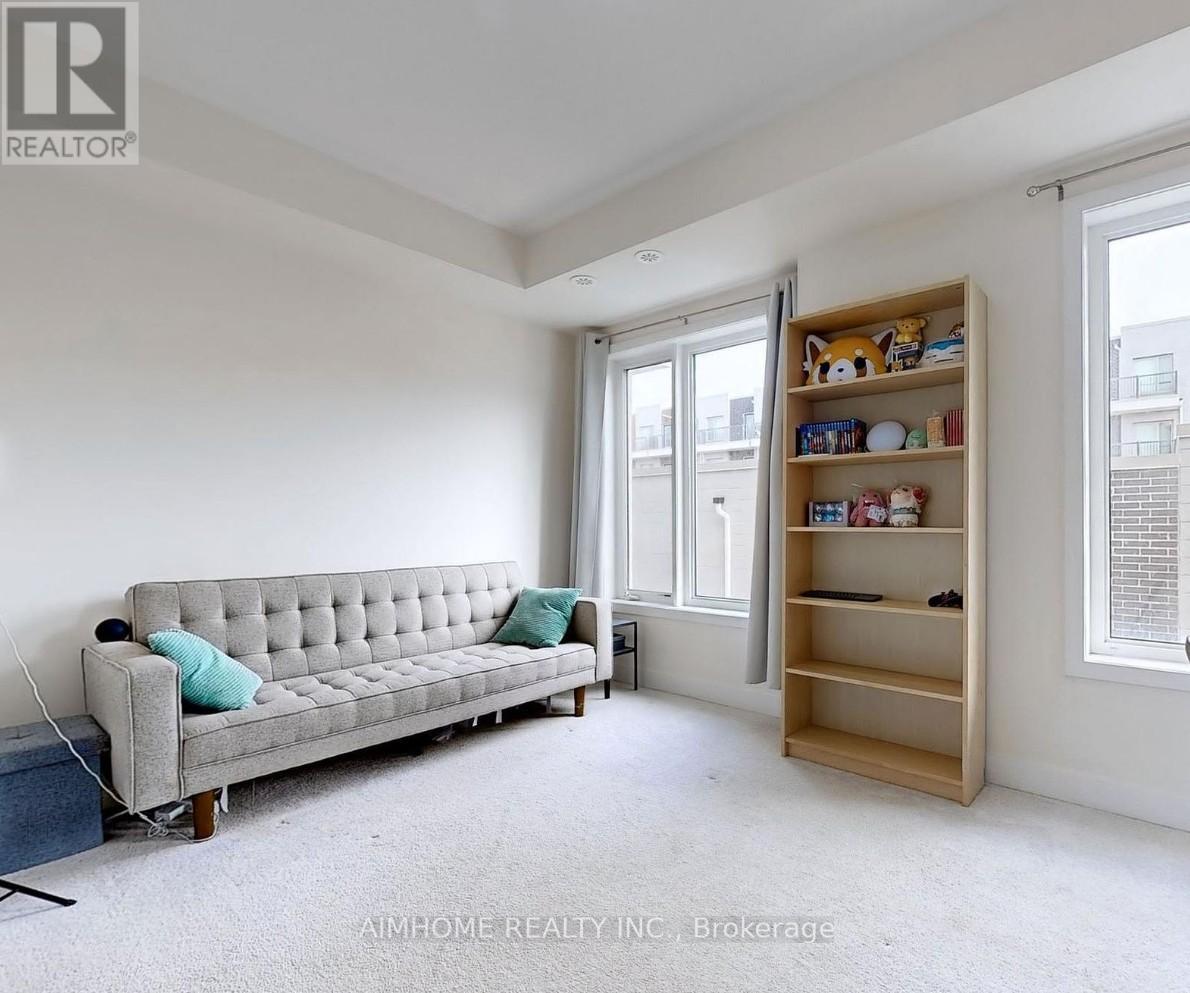 31 Frederick Tisdale Drive, Toronto (Downsview-Roding-Cfb), Ontario  M3K 0C4 - Photo 5 - W12208567