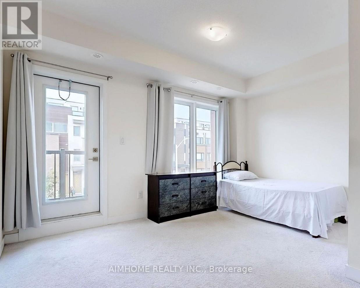 31 Frederick Tisdale Drive, Toronto (Downsview-Roding-Cfb), Ontario  M3K 0C4 - Photo 7 - W12208567
