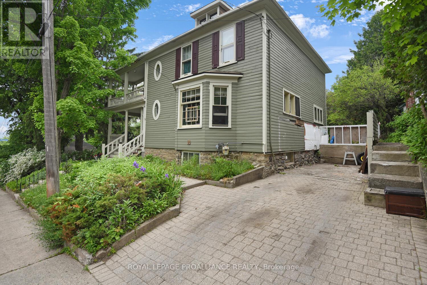 77 Ormond Street, Brockville, Ontario  K6V 2K7 - Photo 2 - X12208575