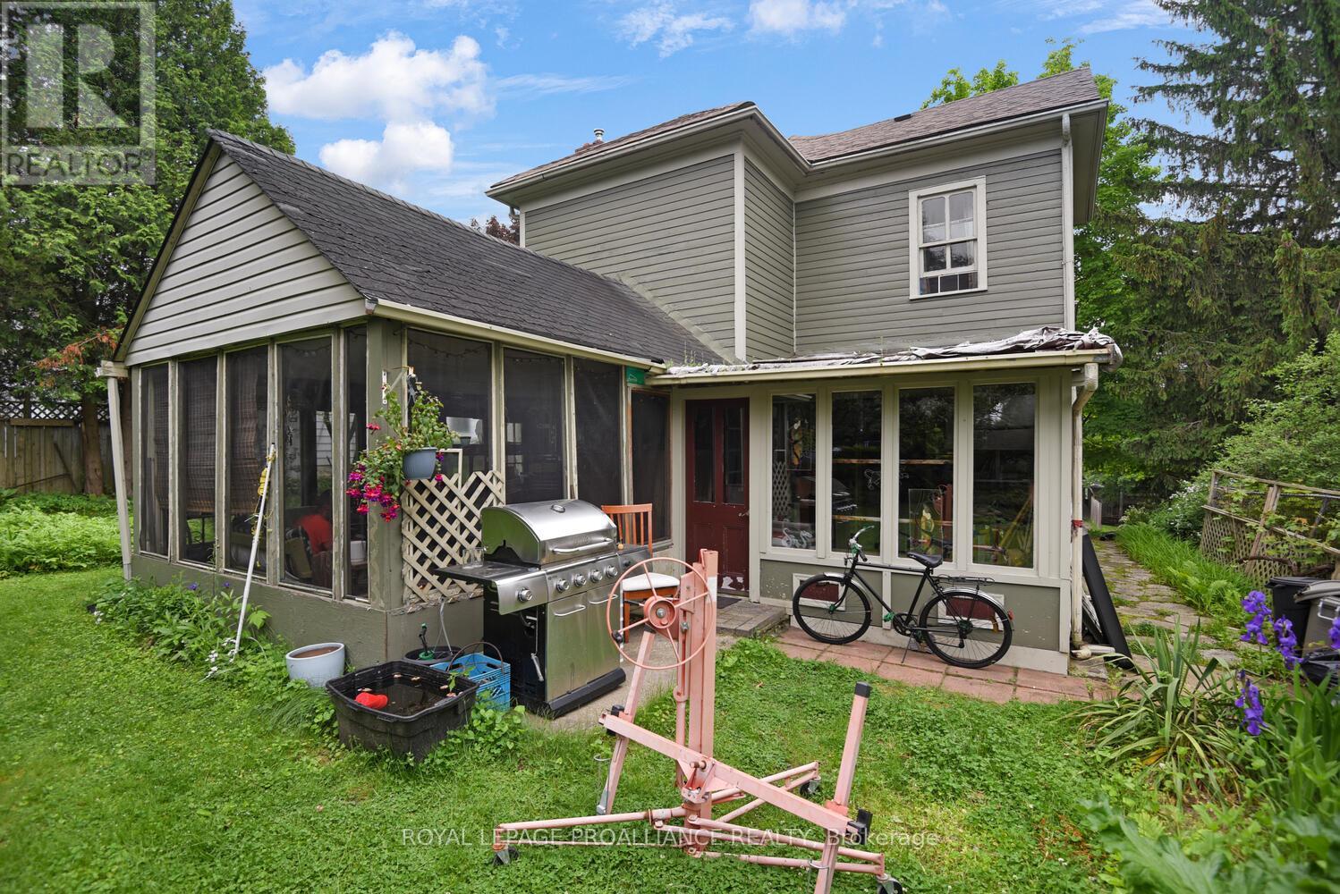 77 Ormond Street, Brockville, Ontario  K6V 2K7 - Photo 9 - X12208575