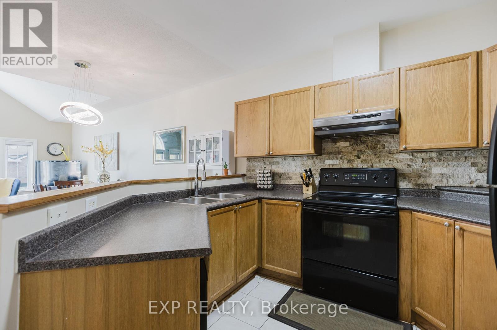 29 Castle Glen Crescent, Ottawa, Ontario  K2L 4G9 - Photo 14 - X12208573