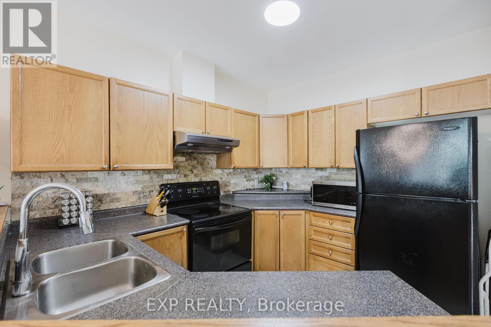 29 Castle Glen Crescent, Ottawa, Ontario  K2L 4G9 - Photo 15 - X12208573