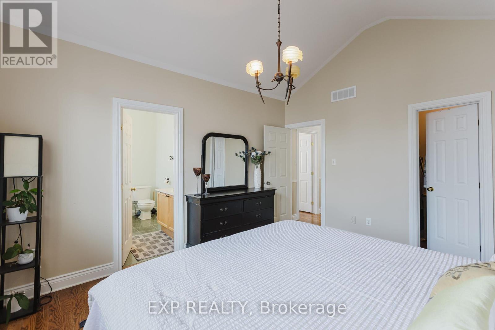 29 Castle Glen Crescent, Ottawa, Ontario  K2L 4G9 - Photo 17 - X12208573