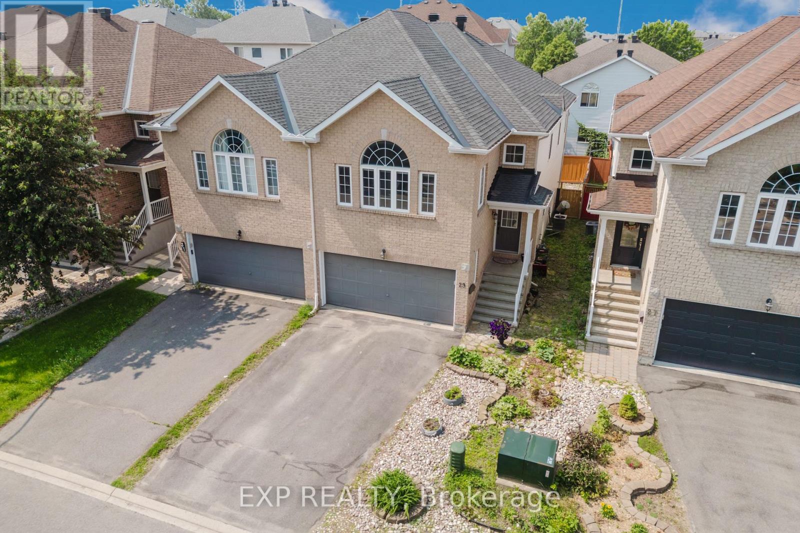 29 Castle Glen Crescent, Ottawa, Ontario  K2L 4G9 - Photo 2 - X12208573