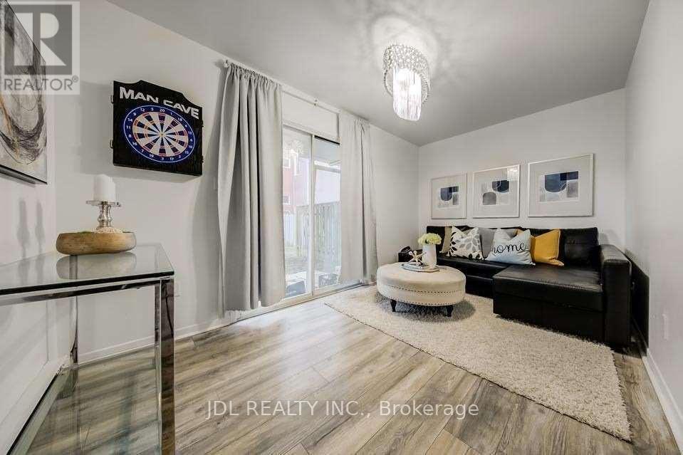 Room 3-Th19 - 130 Clinton Street, Toronto, Ontario  M6G 2Y3 - Photo 10 - C12208577