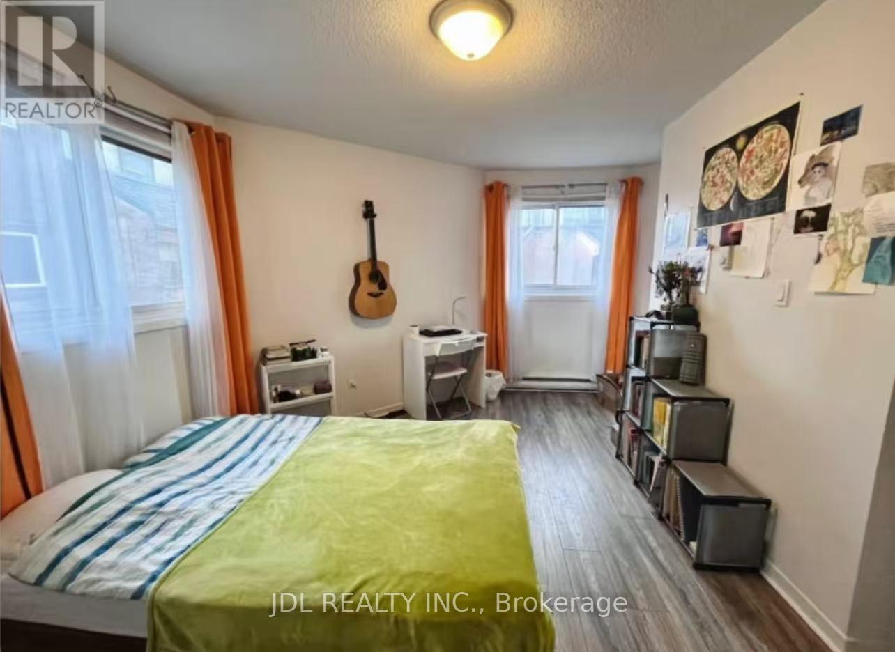 Room 3-Th19 - 130 Clinton Street, Toronto, Ontario  M6G 2Y3 - Photo 2 - C12208577