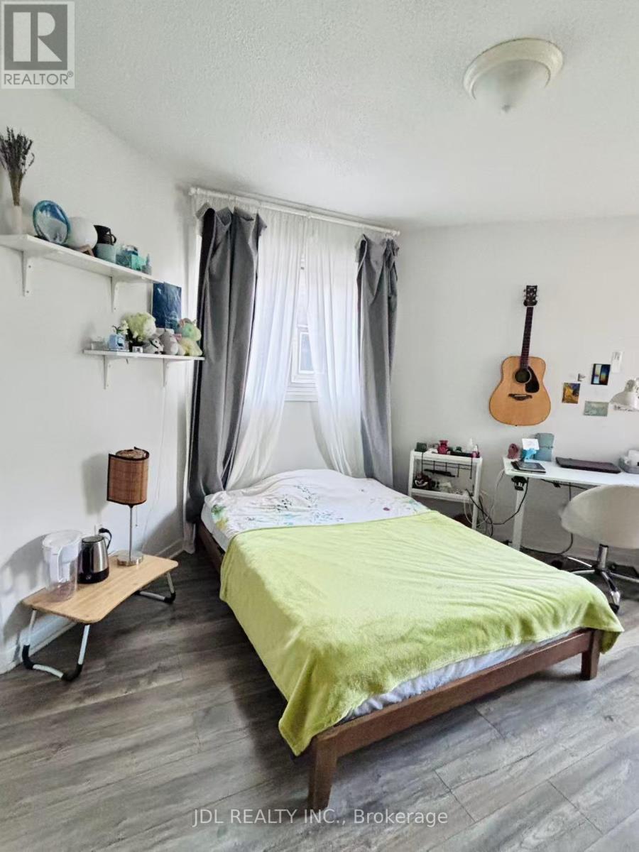 Room 3-Th19 - 130 Clinton Street, Toronto, Ontario  M6G 2Y3 - Photo 5 - C12208577