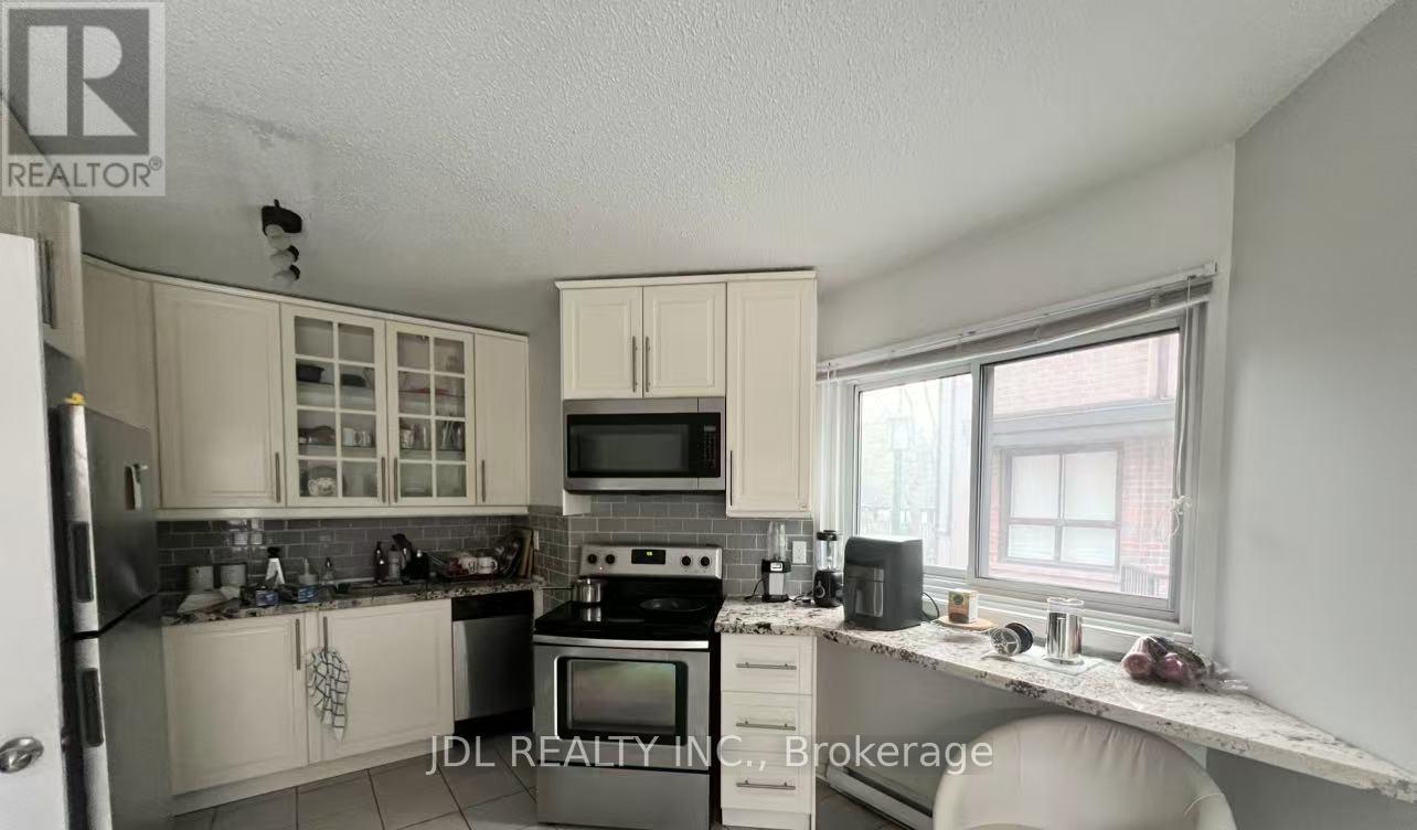 Room 3-Th19 - 130 Clinton Street, Toronto, Ontario  M6G 2Y3 - Photo 9 - C12208577
