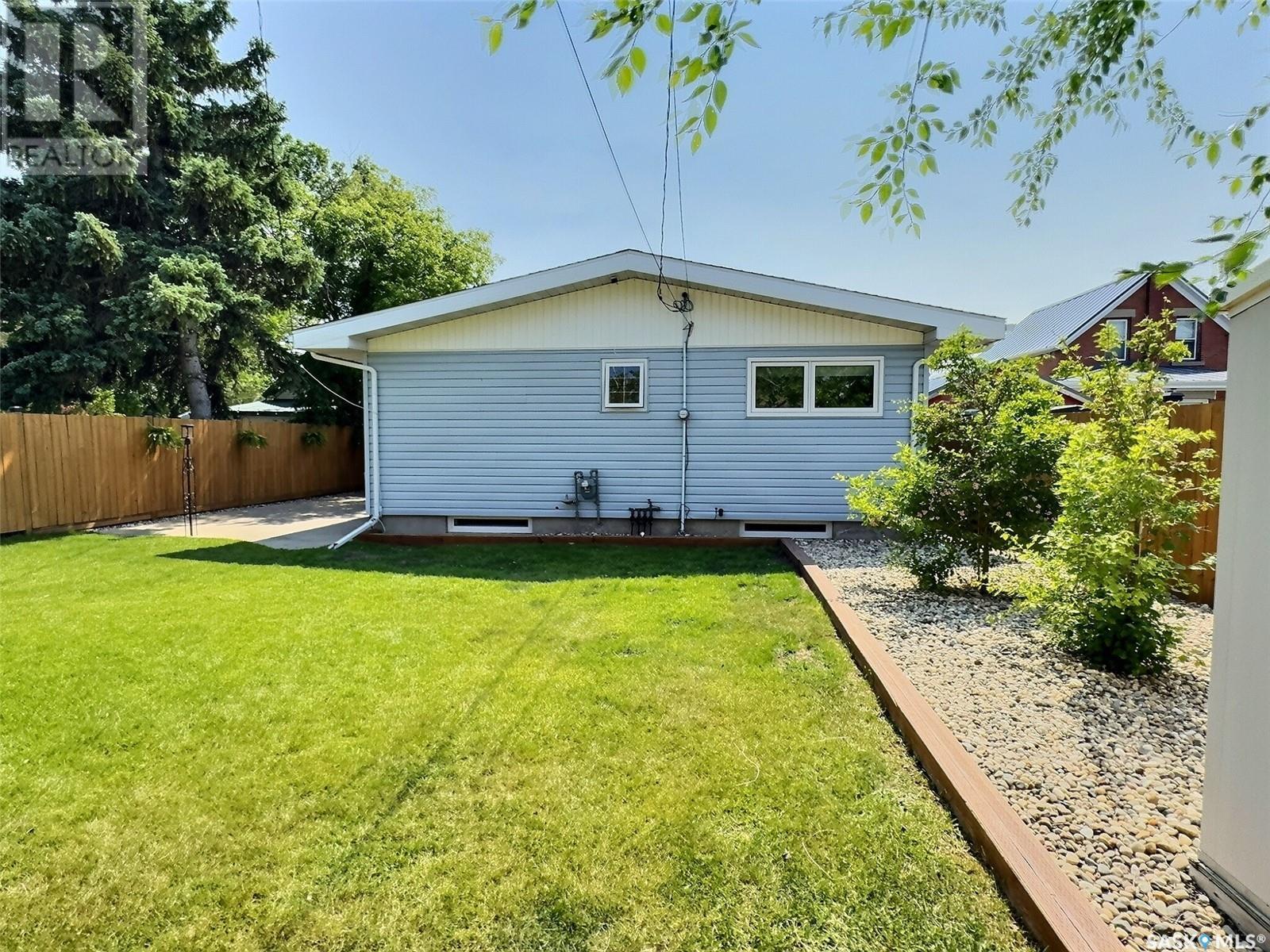 1017 2nd Street, Estevan, Saskatchewan  S4A 0L6 - Photo 49 - SK004554