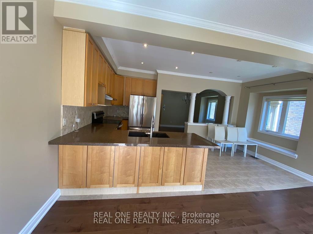 2460 Felhaber Crescent, Oakville, Ontario  L6H 7N8 - Photo 10 - W12208585