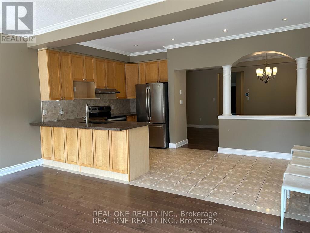 2460 Felhaber Crescent, Oakville, Ontario  L6H 7N8 - Photo 13 - W12208585