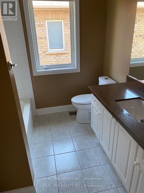 2460 Felhaber Crescent, Oakville, Ontario  L6H 7N8 - Photo 14 - W12208585