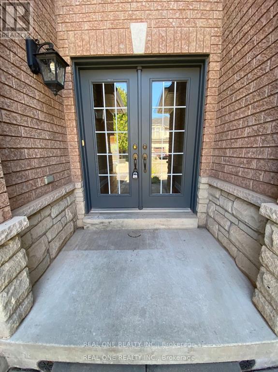 2460 Felhaber Crescent, Oakville, Ontario  L6H 7N8 - Photo 2 - W12208585