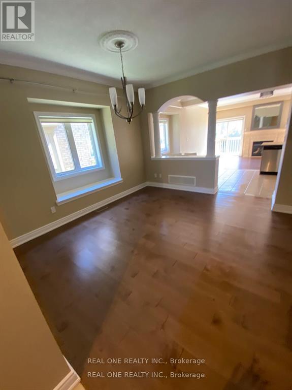 2460 Felhaber Crescent, Oakville, Ontario  L6H 7N8 - Photo 4 - W12208585