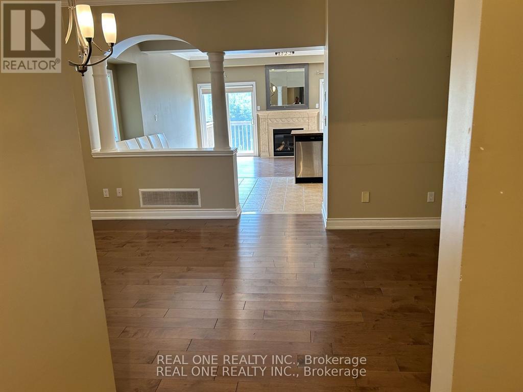 2460 Felhaber Crescent, Oakville, Ontario  L6H 7N8 - Photo 5 - W12208585