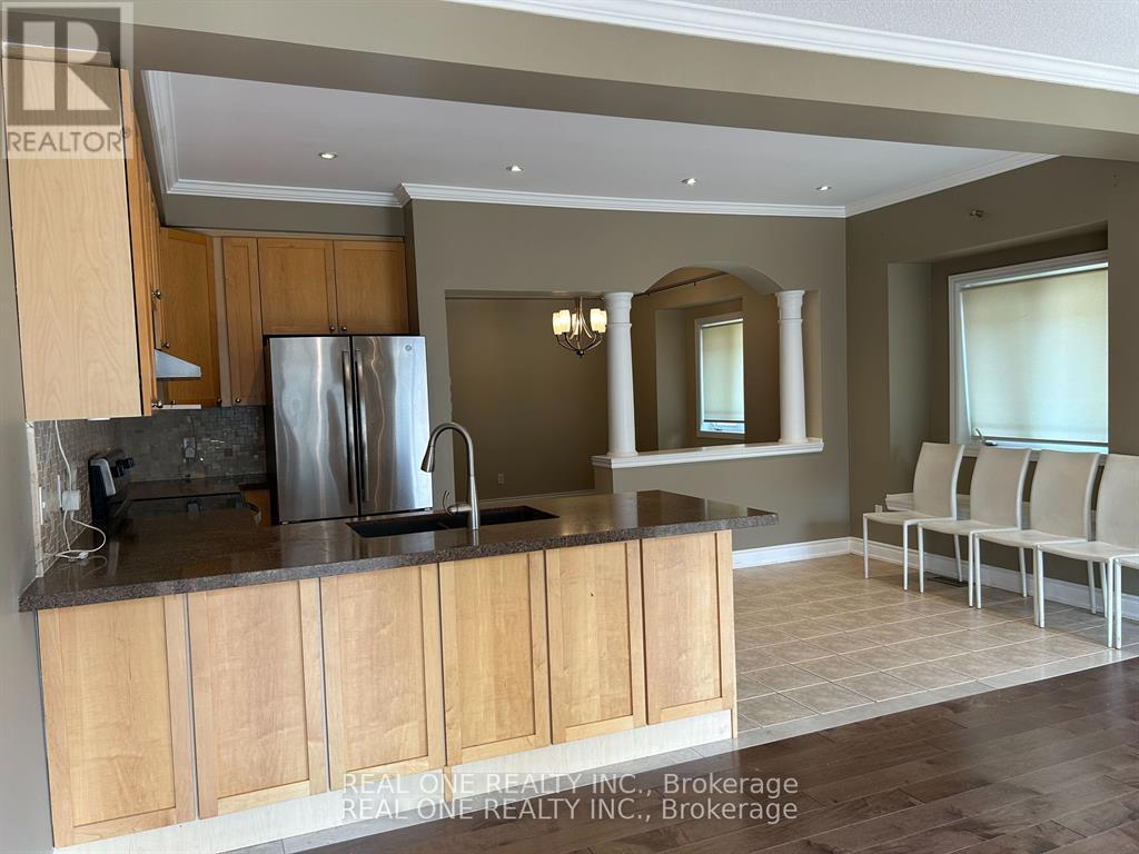 2460 Felhaber Crescent, Oakville, Ontario  L6H 7N8 - Photo 9 - W12208585