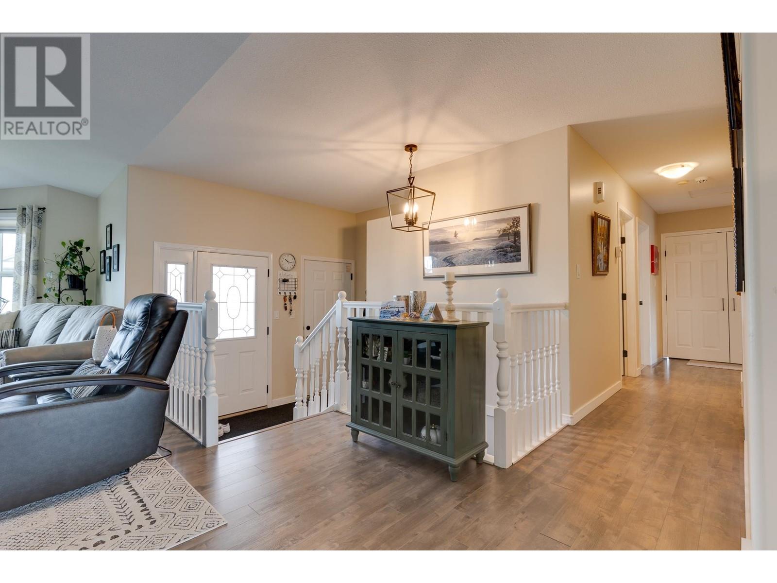 Property at 5628 BEARSPAW CRESCENT image 3