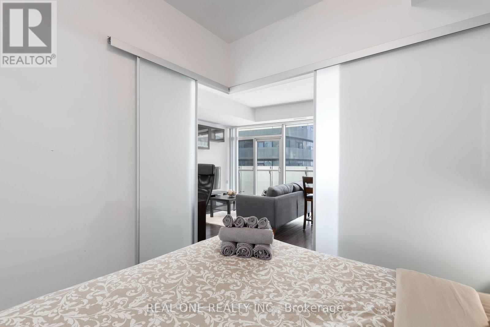 2506 - 14 York Street, Toronto, Ontario  M5J 0B1 - Photo 10 - C12208598