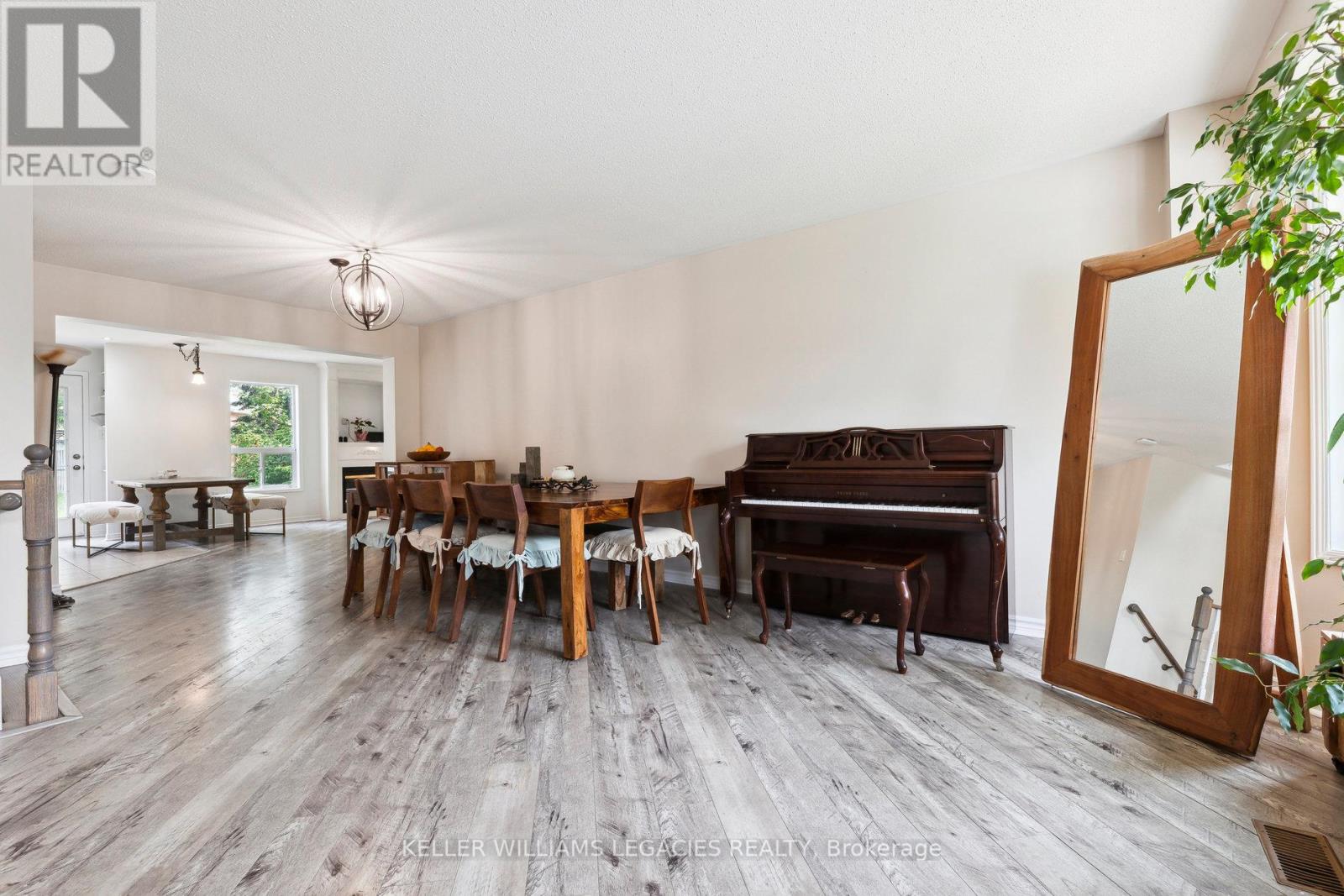135 Mcsweeney Crescent, Ajax (Northwest Ajax), Ontario  L1T 4C8 - Photo 2 - E12208607