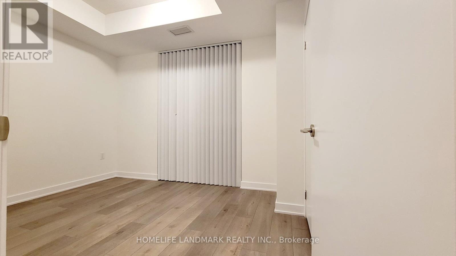 1003 - 10 Honeycrisp Crescent, Vaughan, Ontario  L4K 0M7 - Photo 10 - N12208599