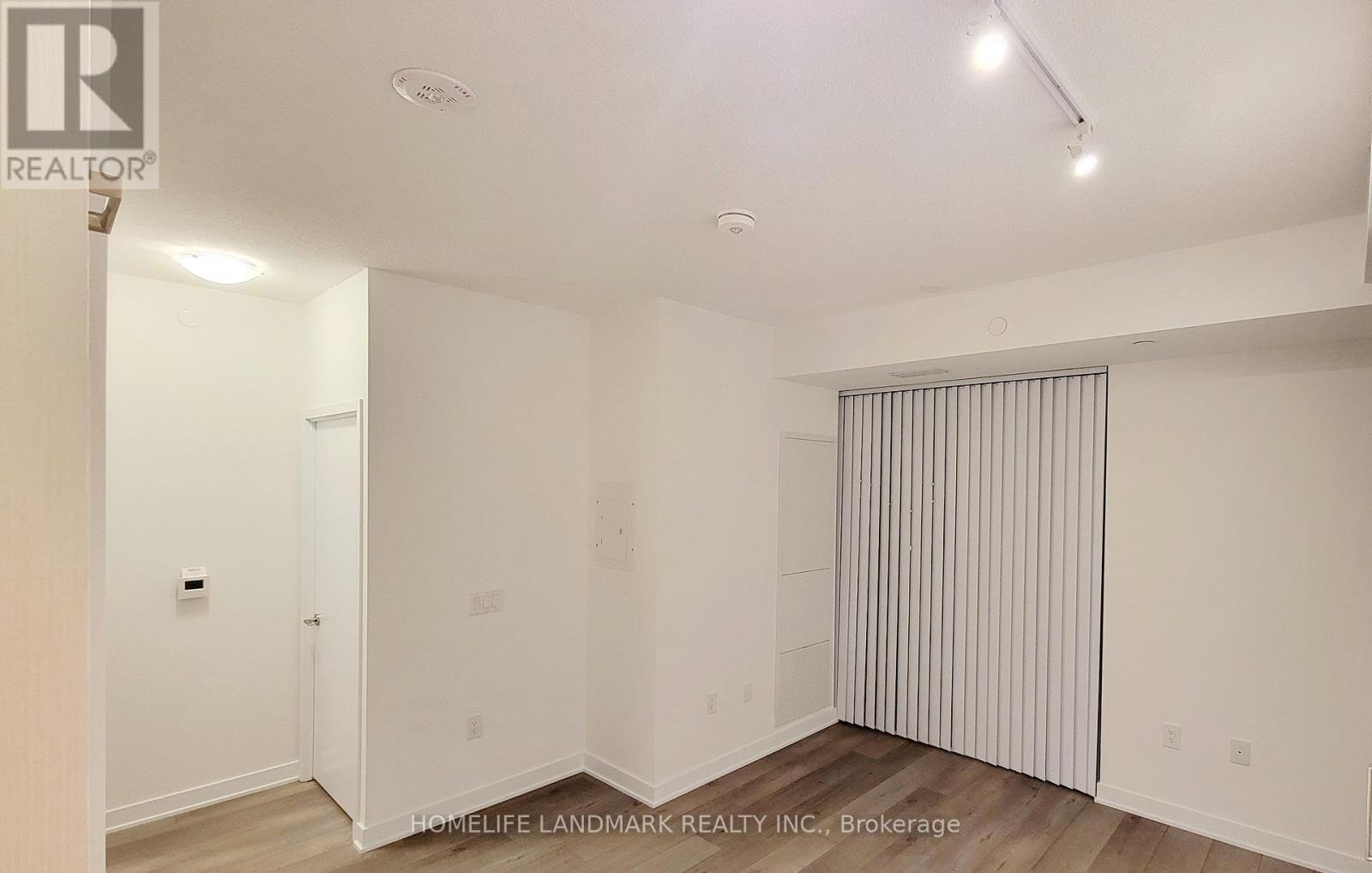 1003 - 10 Honeycrisp Crescent, Vaughan, Ontario  L4K 0M7 - Photo 11 - N12208599
