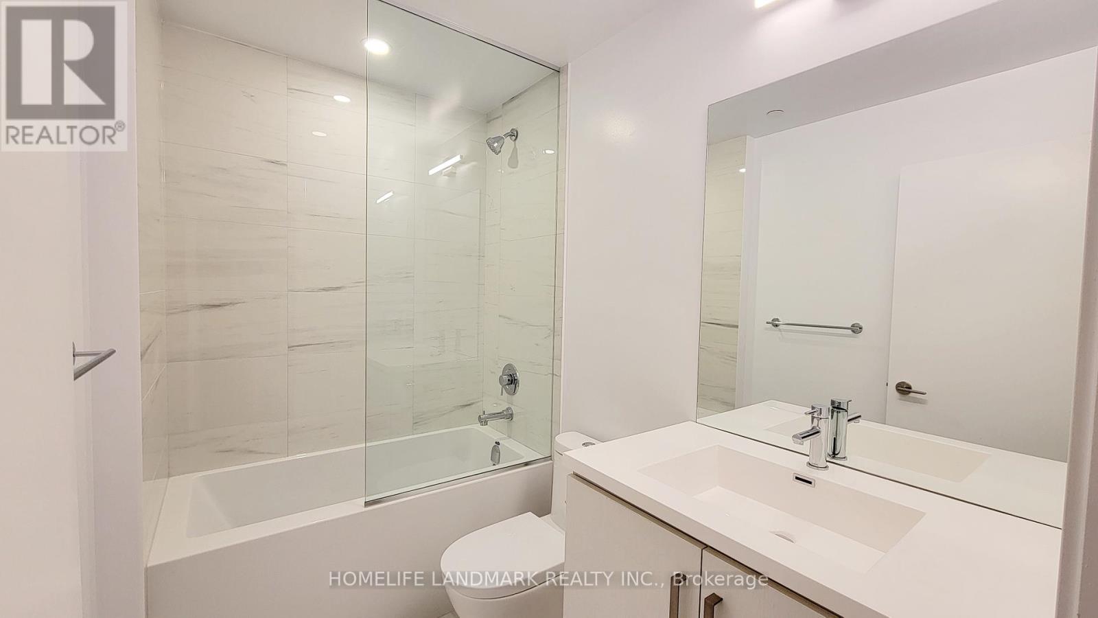 1003 - 10 Honeycrisp Crescent, Vaughan, Ontario  L4K 0M7 - Photo 12 - N12208599