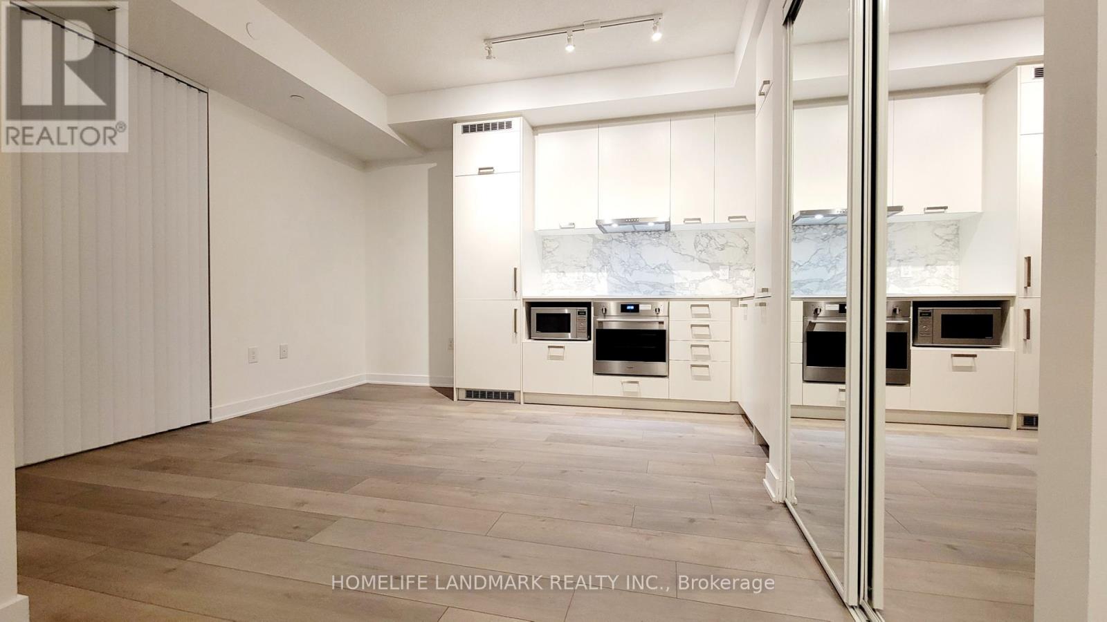 1003 - 10 Honeycrisp Crescent, Vaughan, Ontario  L4K 0M7 - Photo 2 - N12208599