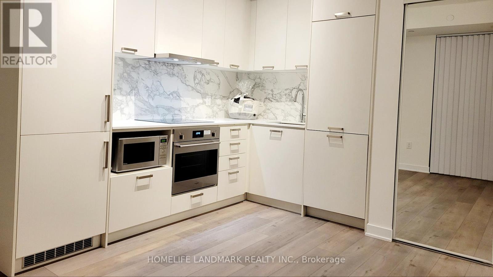 1003 - 10 Honeycrisp Crescent, Vaughan, Ontario  L4K 0M7 - Photo 3 - N12208599