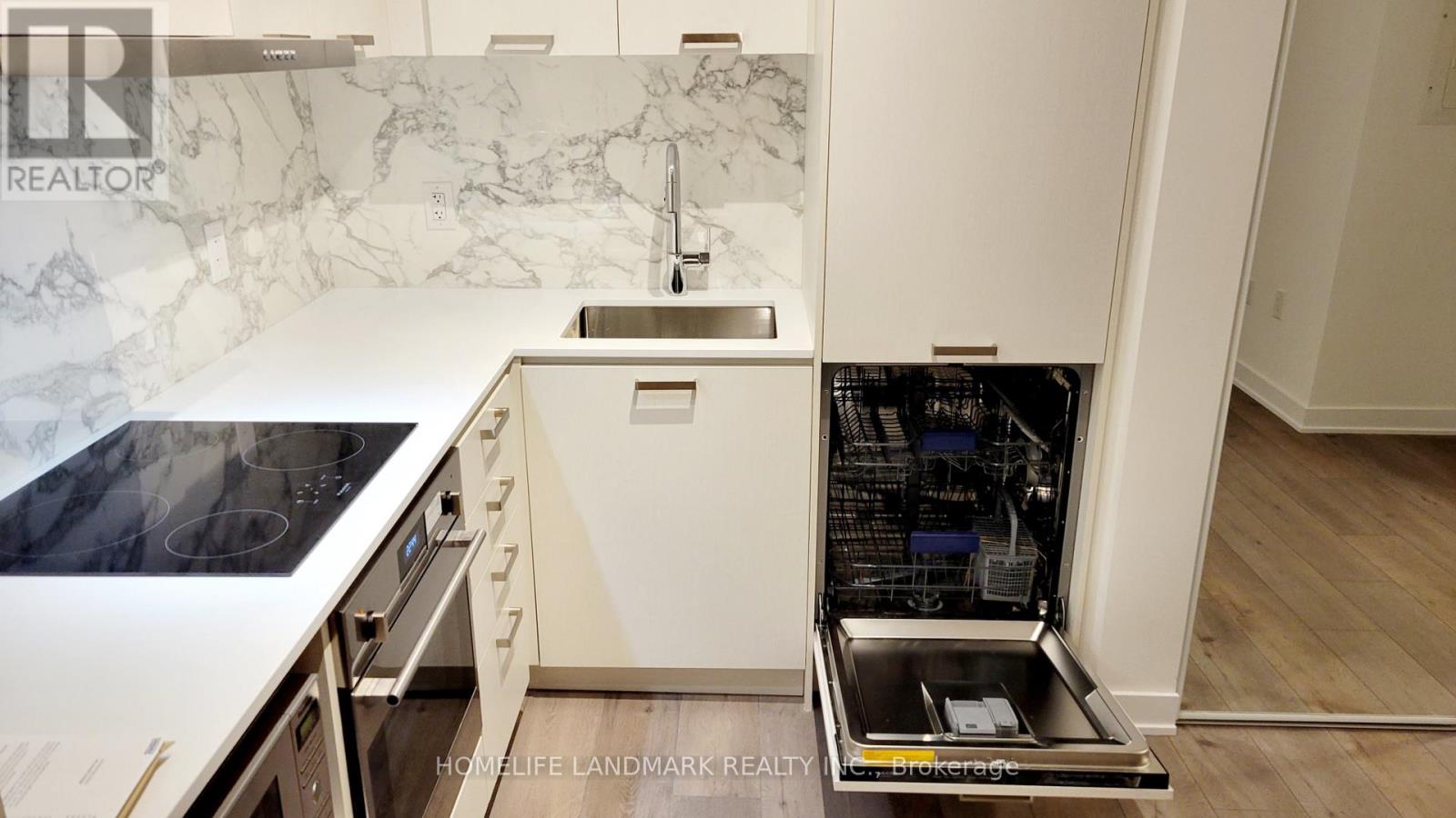 1003 - 10 Honeycrisp Crescent, Vaughan, Ontario  L4K 0M7 - Photo 7 - N12208599