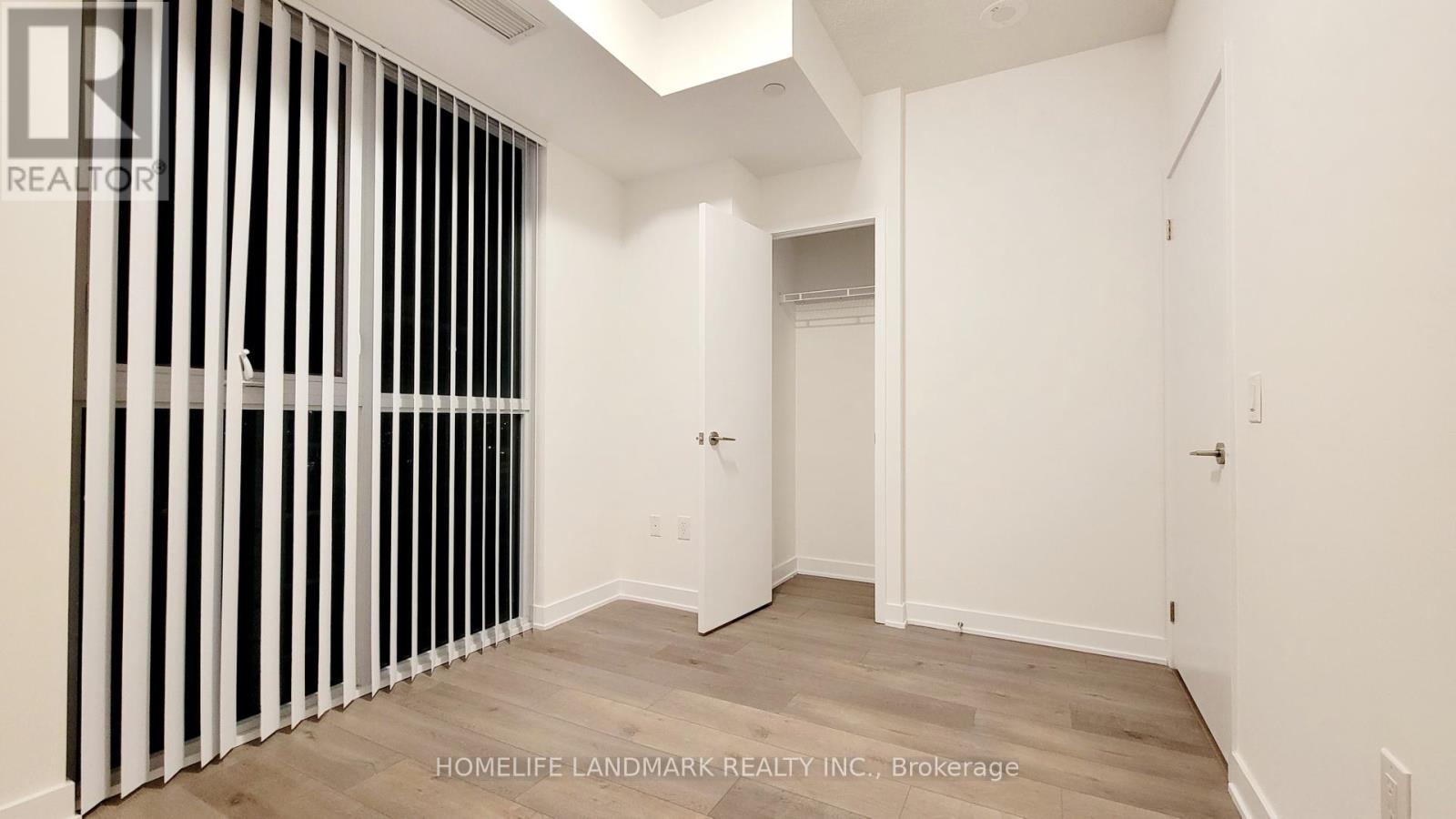 1003 - 10 Honeycrisp Crescent, Vaughan, Ontario  L4K 0M7 - Photo 8 - N12208599